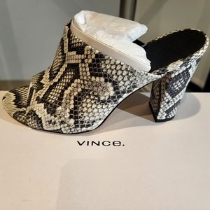 Shoes, size 8, sahara leopard print